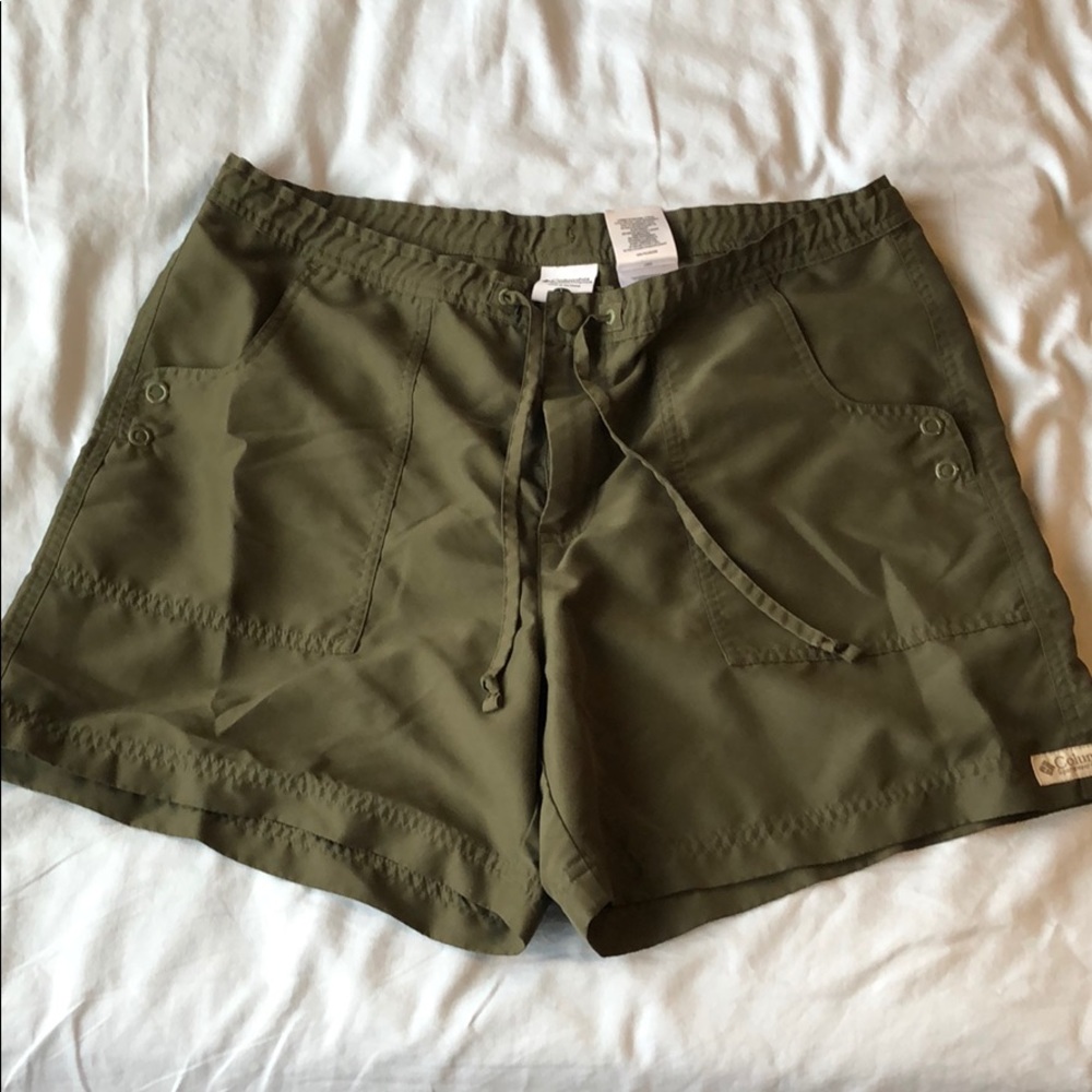 Women’s Large Columbia shorts